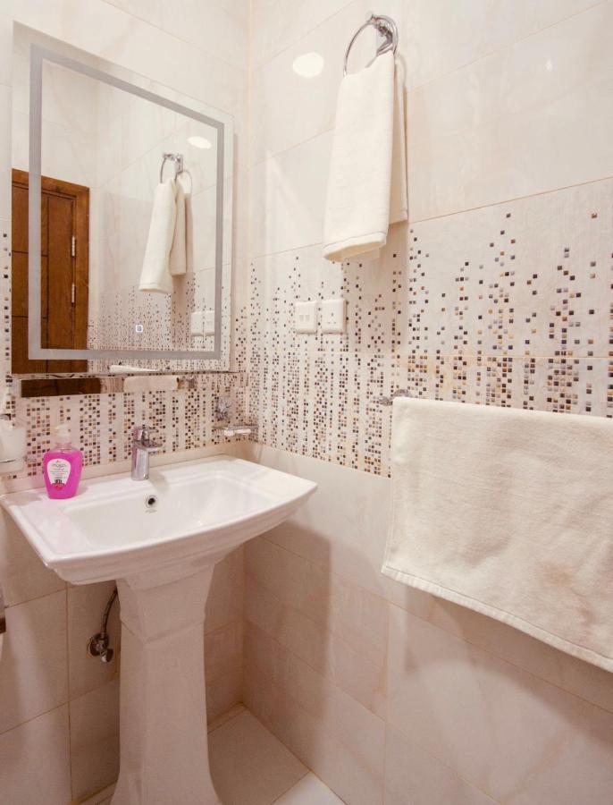 Arees Beach Hotell Rayyis Exteriör bild
